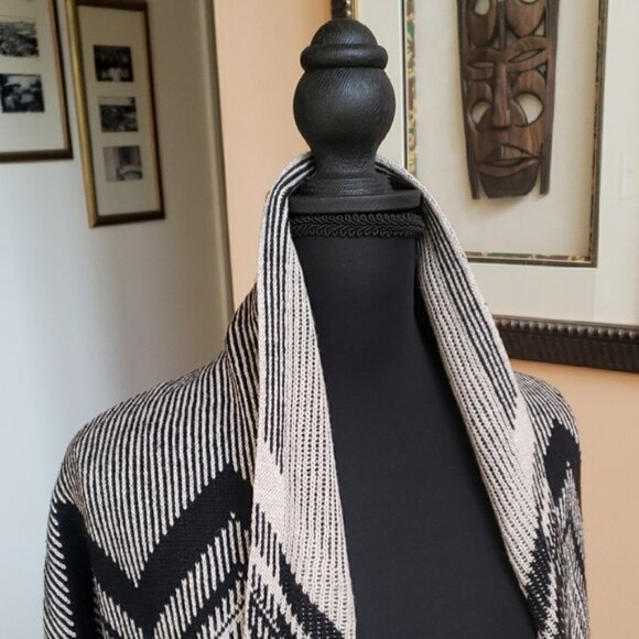 Old Navy Black & Tan Geometric Chevron Diamond Knit Open Front Cardigan - Picture 8 of 8